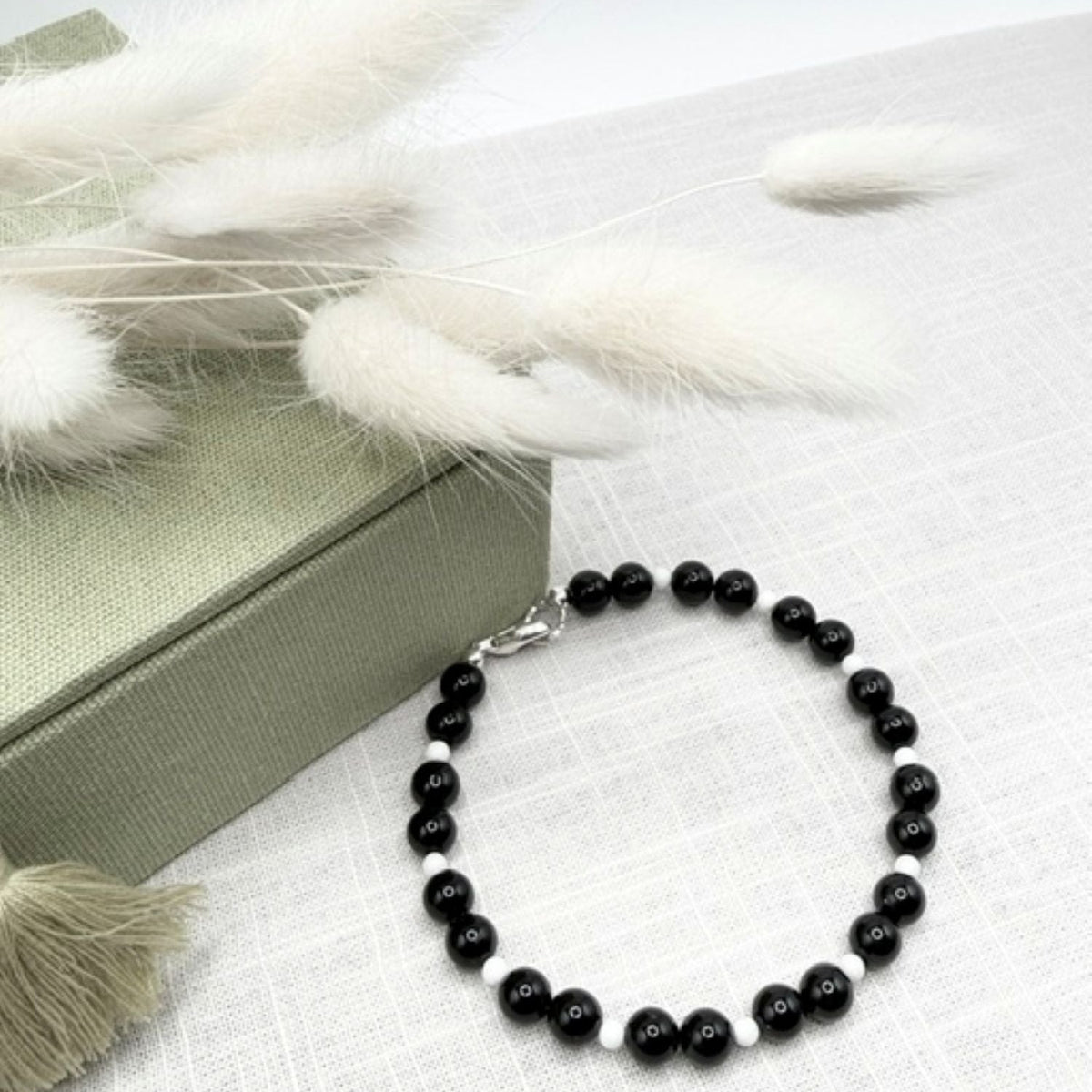 Blake Onyx and Howlite Beads Bracelet